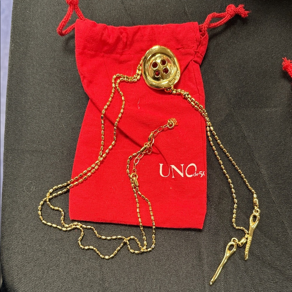 UNO de 50 Gold Necklace with Unique Pendant